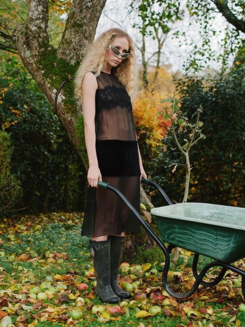 Elfie Reigate model