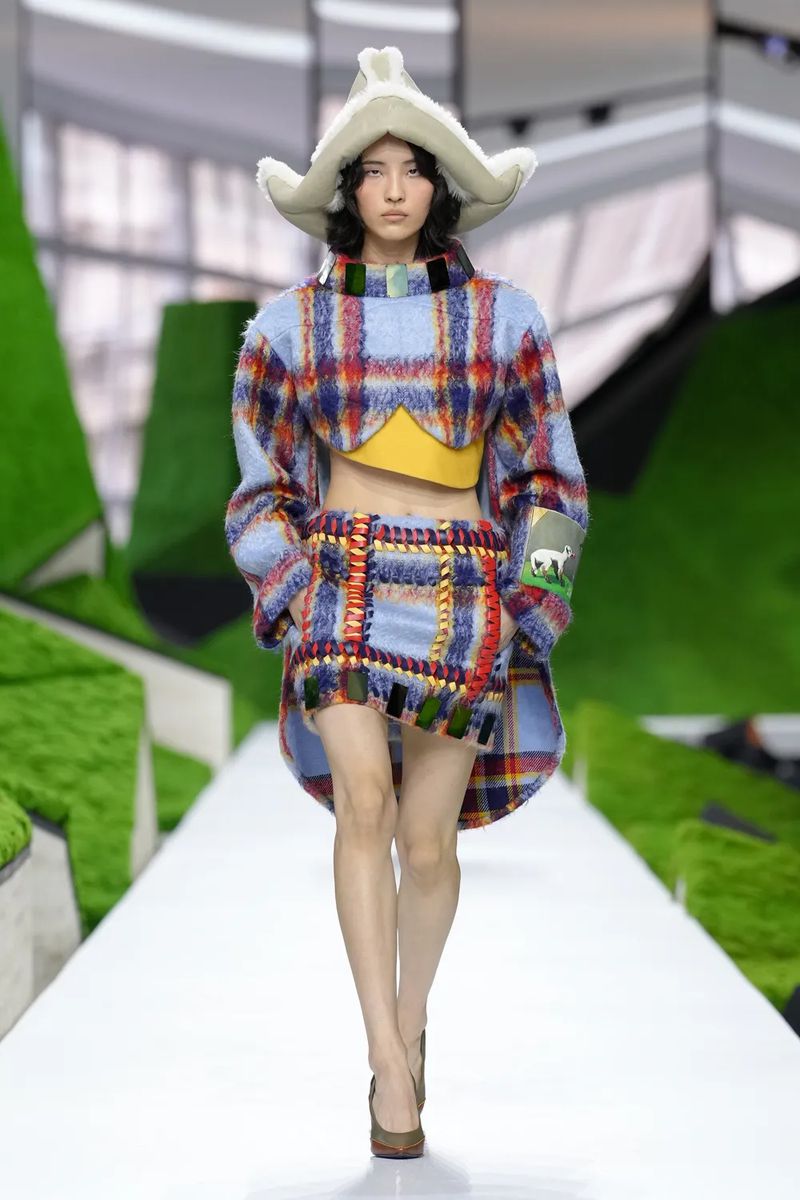 Song Ah MODEL